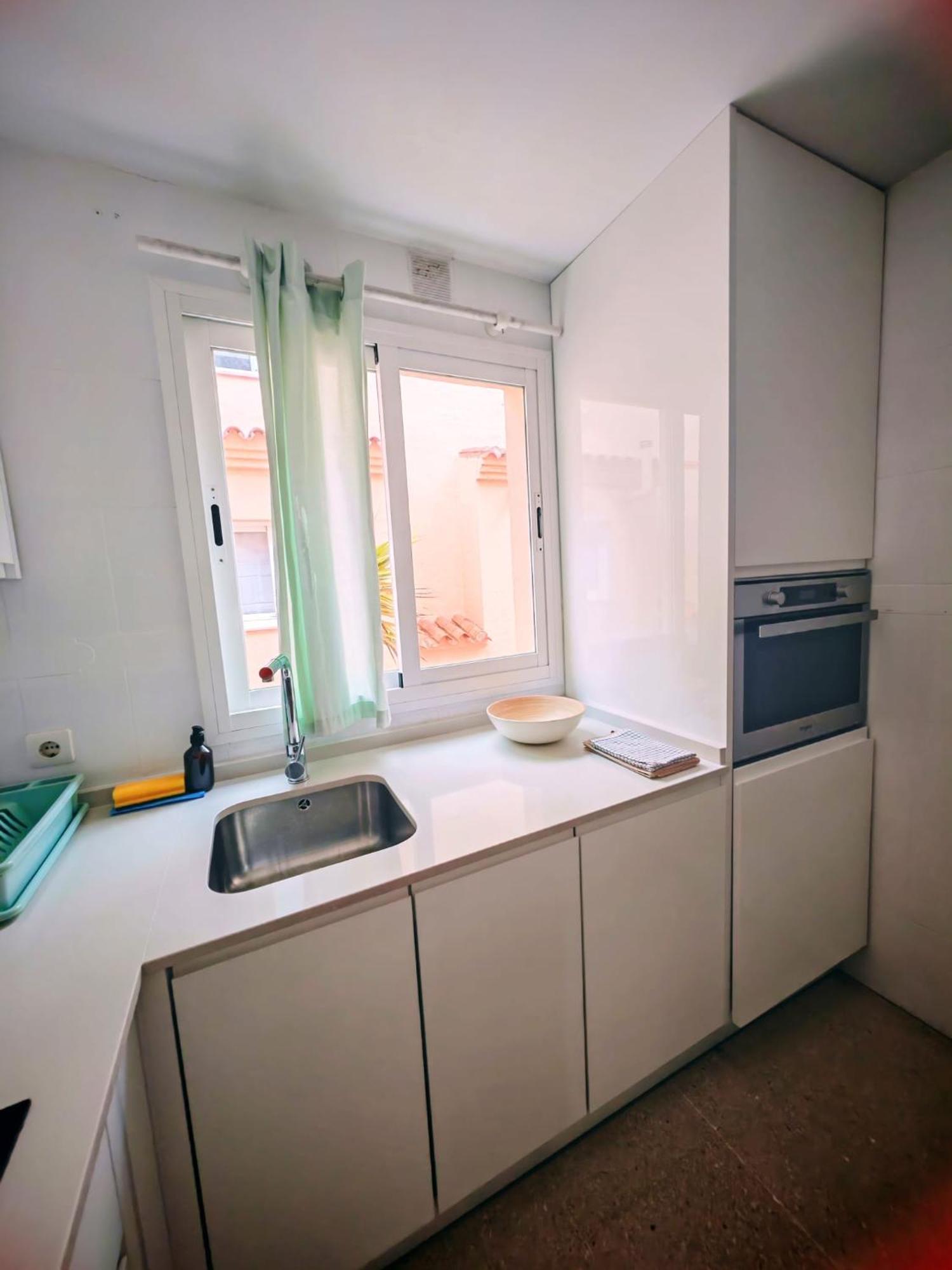 Appartement Beachfront, Pool, Terrace & Wifi *